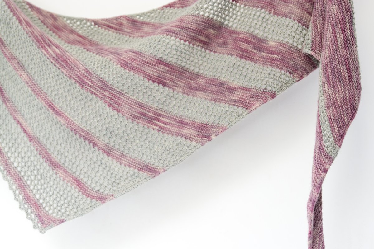 Strickanleitung Dreieckstuch mit Lochmuster "Desert Rose"