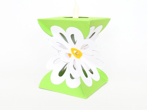 Gedrehter Teelichthalter mit Margeriten – Bastelvorlagen und Anleitung