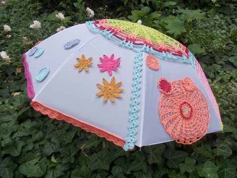 Häkelkleid für Schirm, 5 Blumen, 3 Häkelborten, 2 Häkelsterne, XXL-Anleitung