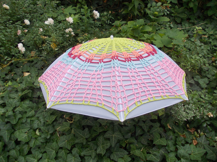 Häkelkleid für Schirm, 5 Blumen, 3 Häkelborten, 2 Häkelsterne, XXL-Anleitung