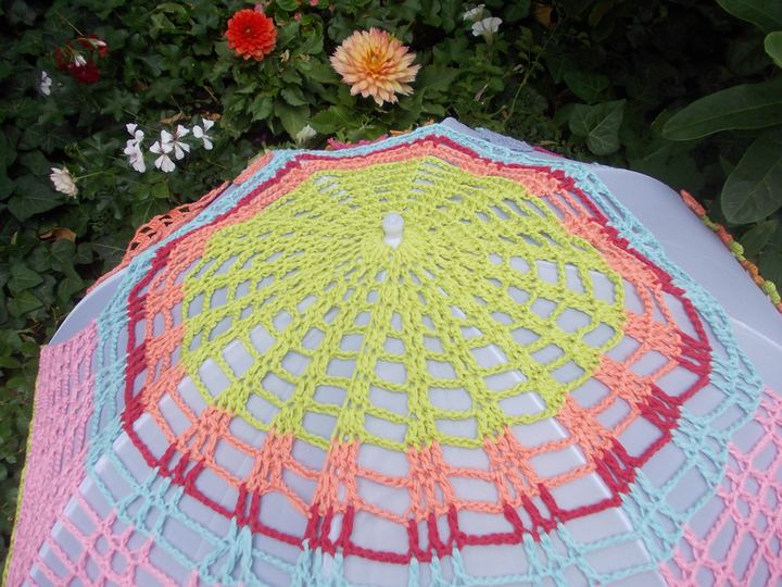 Häkelkleid für Schirm, 5 Blumen, 3 Häkelborten, 2 Häkelsterne, XXL-Anleitung