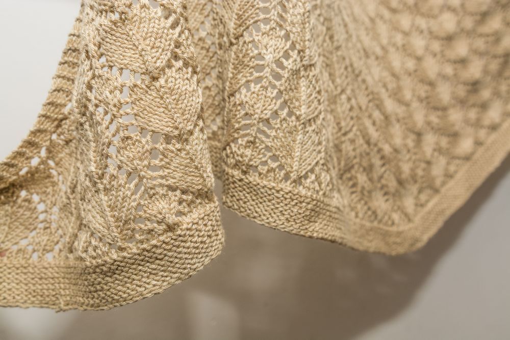 Strickanleitung Schultertuch mit Lochmuster, Tuch, Lace "Leah Shawl"