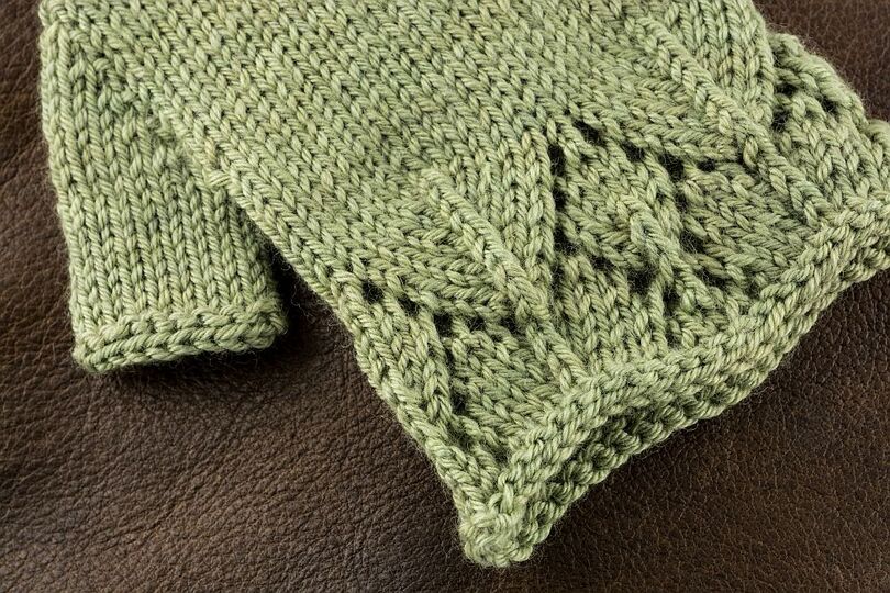 Elegante Stulpen mit Lochmuster, Lace "Leah" (Strickanleitung)