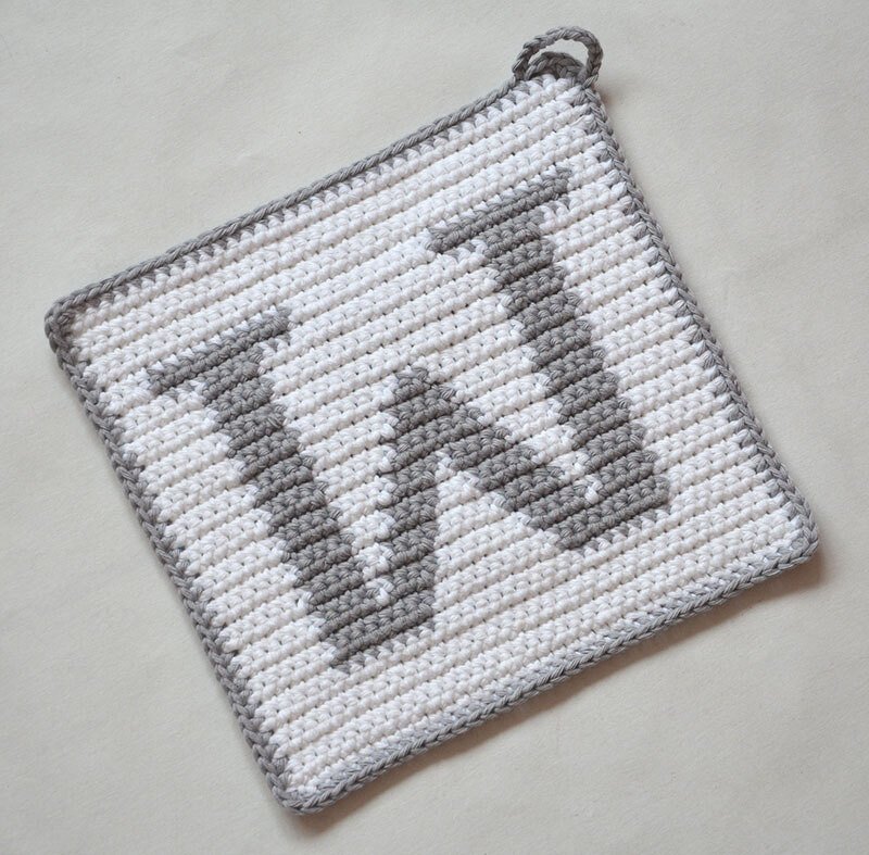 Letter "W" Potholder Crochet Pattern - for beginners
