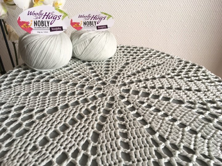 Hockerüberzug aus Woolly Hugs NOBLY gehäkelt