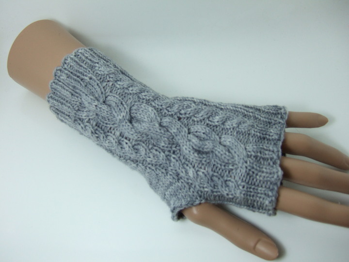 Spirello - Handstulpen mit Zopfmuster