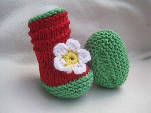 Strickanleitung Erdbeer Babyschuh tragbar von 0-6 Monate - Sohlenlänge 10 cm