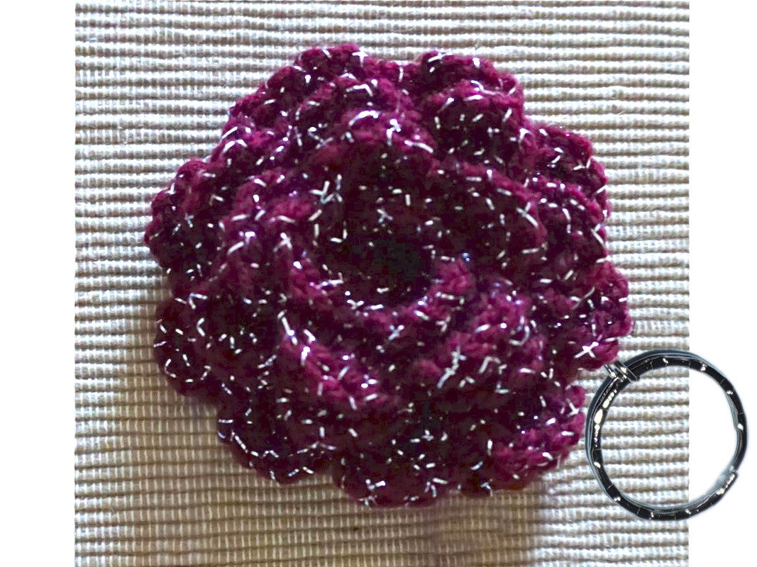 Crochet pattern: keychain Rose