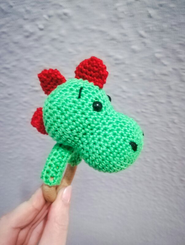 Häkelanleitung Dino Rassel, Dinosaurier Rassel, Babyrassel häkeln