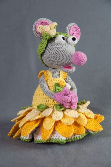 Maus Flora, die Blumenfee im Gerbera-Outfit (Komplett-Set) Häkelanleitung