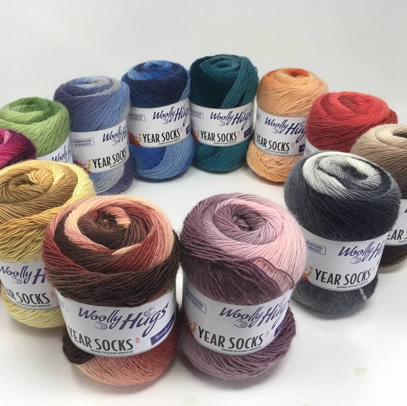 Tuch Relief-Patent-Blätter mit 1 BOBBEL-COTTON oder mit YEAR-SOCKS von Woolly Hugs gestrickt - Bild 2