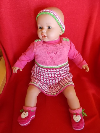 Babykleid mit Lochmuster plus Schuhe und Stirnband - Strickanleitung