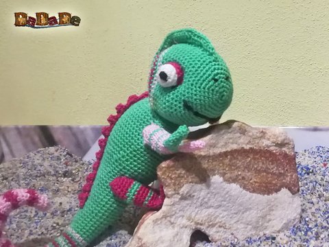 Echse, Chamäleon Chakira, Häkelanleitung von DaDaDe