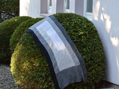 Individuelles “4/4-Nomis-Valent-StrickTuch“, stricken aus Dreiecktuch-Bobbel 4/4