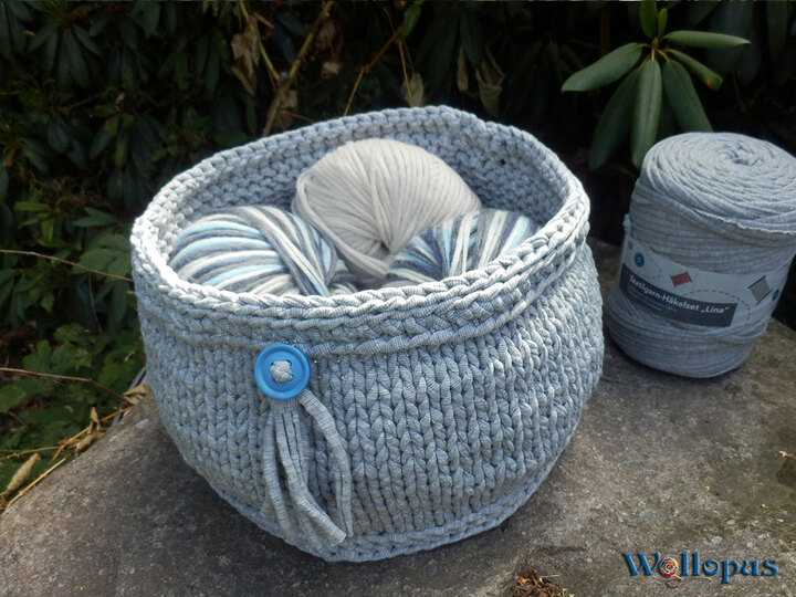 Korb aus Textilgarn, gehäkelt und gestrickt