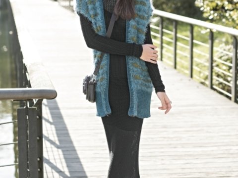 Weste im mehrfarbigen Wellenmuster