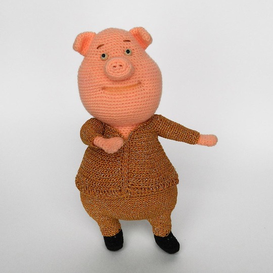 Amigurumi pattern for a dancing Gunter pig. Crochet piglet