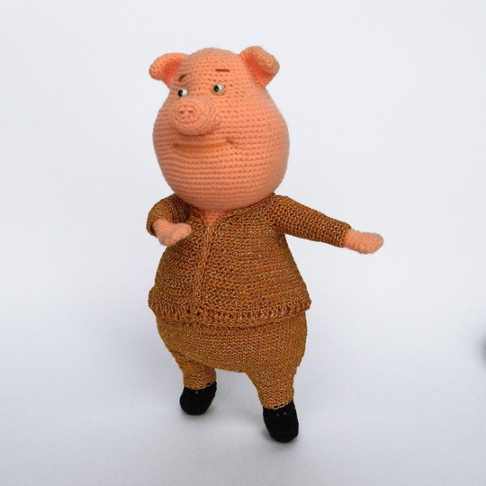 Amigurumi pattern for a dancing Gunter pig. Crochet piglet