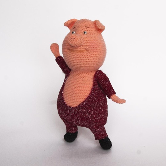 Amigurumi pattern for a dancing Gunter pig. Crochet piglet
