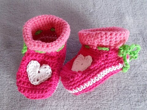 Babyschuhe mit Herz - Häkelanleitung