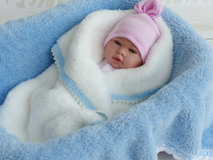Flauschige Babydecke - gestrickt mit kleinem Häkelrand