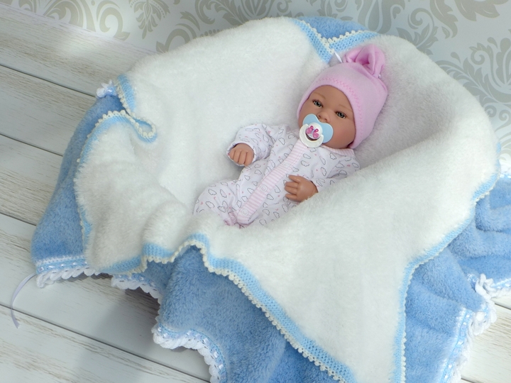 Flauschige Babydecke - gestrickt mit kleinem Häkelrand