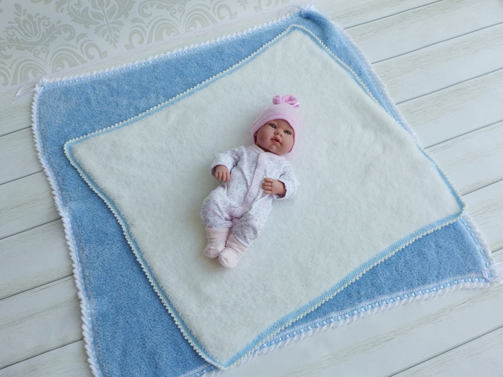 Flauschige Babydecke - gestrickt mit kleinem Häkelrand