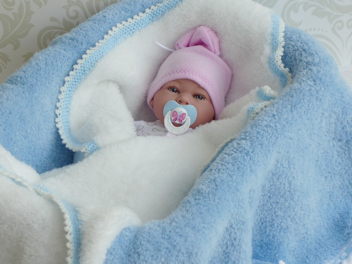 Flauschige Babydecke - gestrickt mit kleinem Häkelrand