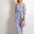 Gestreiftes, bodenlanges Off-Shoulder-Kleid