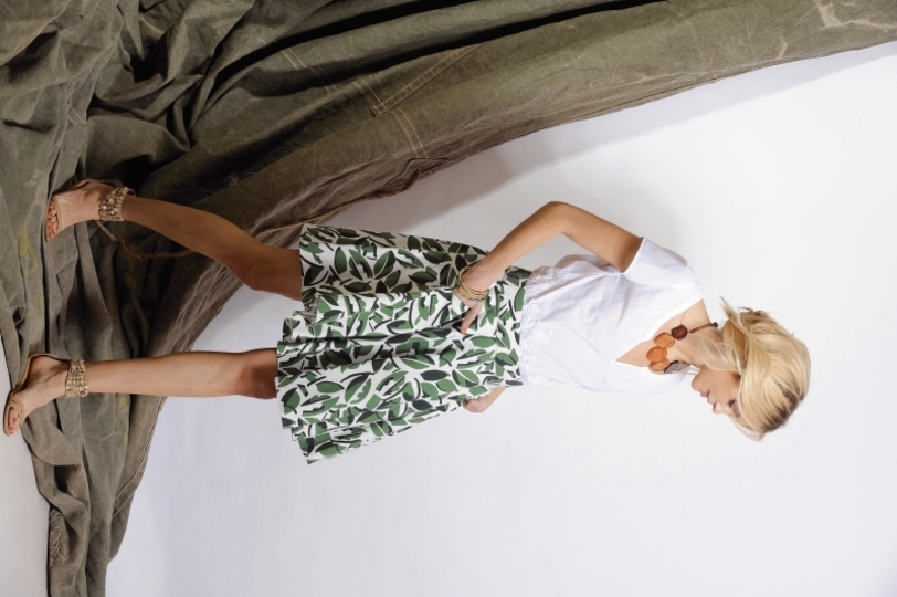 Kurzer Tellerrock grün-weiß gemustert