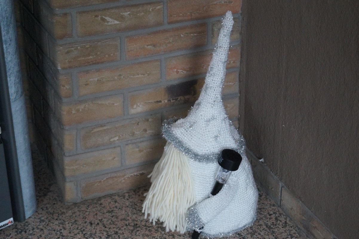 Wichtel Nachtwächter mit Beleuchtung für den Außenbereich