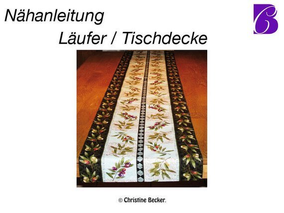 Tischläufer-Design mit parallelen Stoffstreifen, hellen Mittelpaneelen und dunkler Blattbordüre auf Holztisch