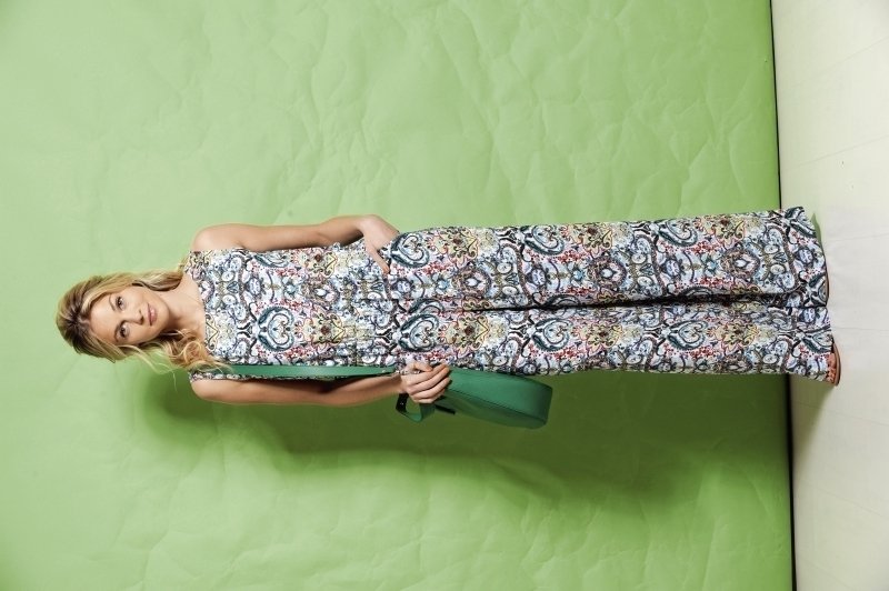 Gemusterter, ärmelloser Jumpsuit mit hinterem Cut-Out