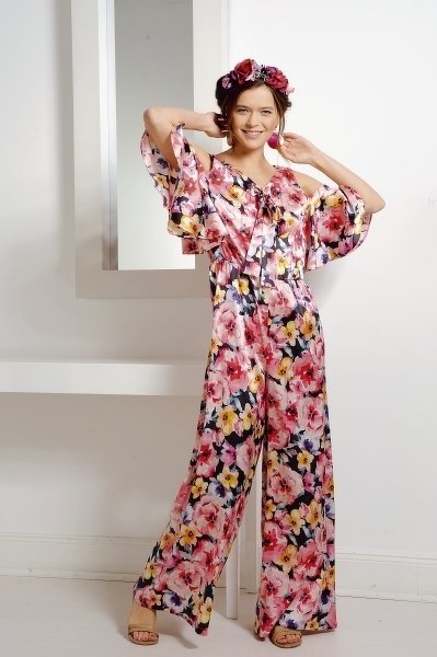 Gemusterter Seiden-Jumpsuit mit Tellerärmel und Schulter-Cut-Out