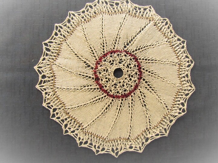 Strickanleitung _        Deckchen Bell