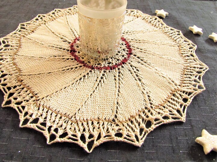 Strickanleitung _        Deckchen Bell