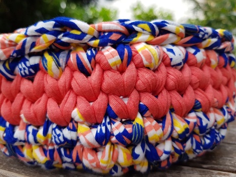 Utensilo aus Textilgarn im Strickstich häkeln