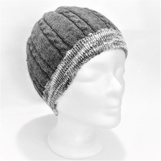 Strickanleitung für die Mütze Cortney mit mehreren Varianten