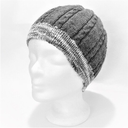 Strickanleitung für die Mütze Cortney mit mehreren Varianten