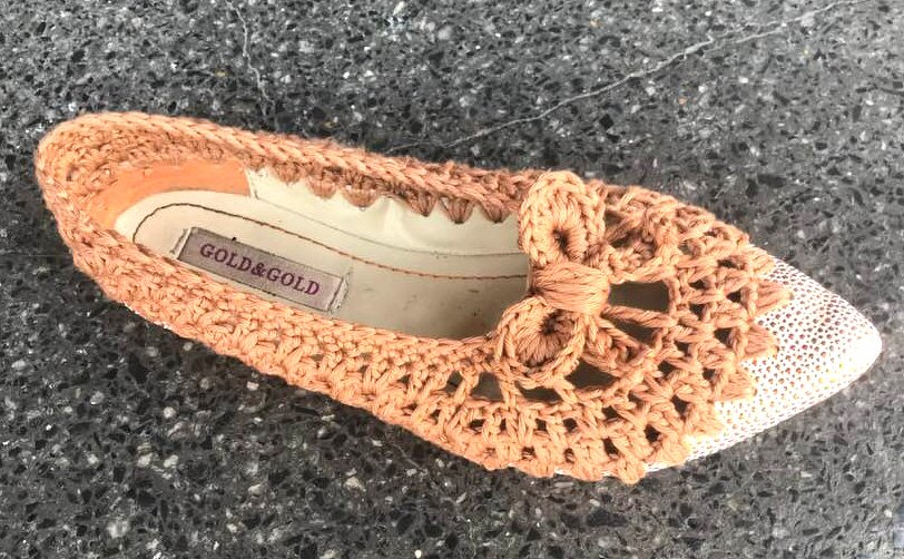 Spitz zulaufende gehäkelte Damen-Ballerina mit Schleife