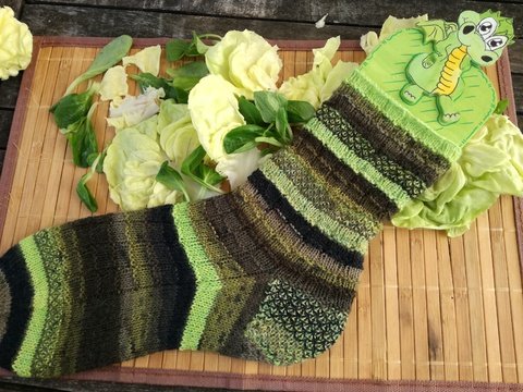 Strickanleitung Socken *Da haben wir den Salat* für alle Größen