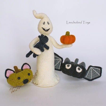 Amigurumi Halloween pattern for the Ghost, pumpkin cats and bats