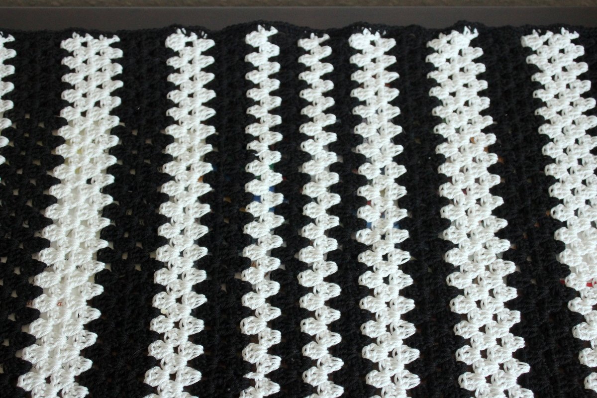 Tischläufer "Stripes" Häkelanleitung Tischdecke - Bild 2