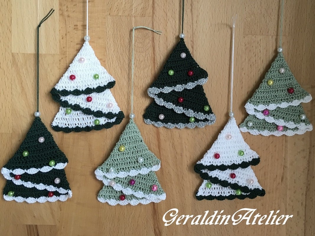 " Kleine Weihnachtsbäume mit Perlenschmuck " Deko