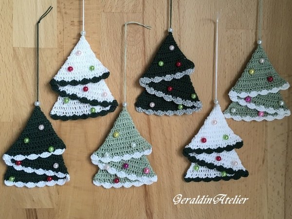 " Kleine Weihnachtsbäume mit Perlenschmuck " Deko