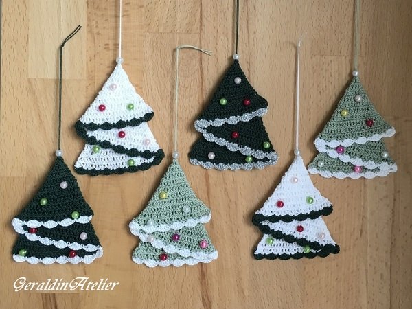 " Kleine Weihnachtsbäume mit Perlenschmuck " Deko