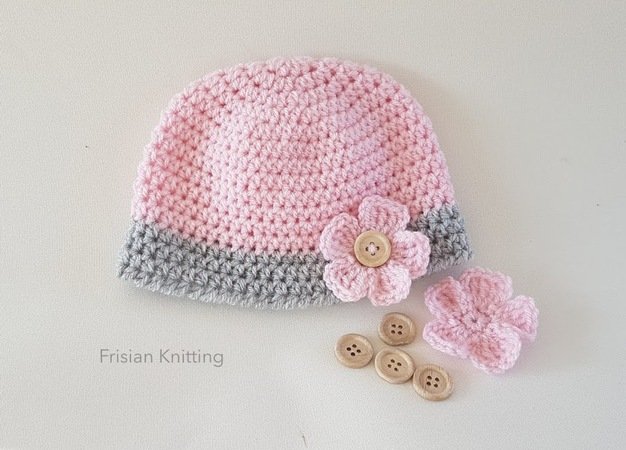 Pattern hat with flower