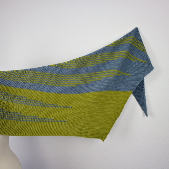 Strickanleitung asymmetrisches Dreieckstuch mit Streifen Different Stripes