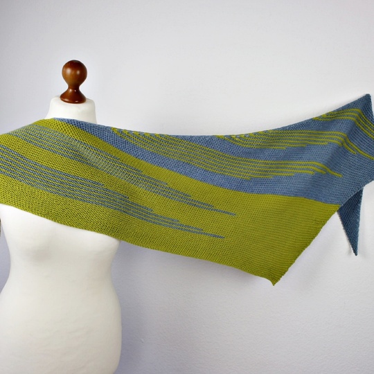 Strickanleitung asymmetrisches Dreieckstuch mit Streifen Different Stripes