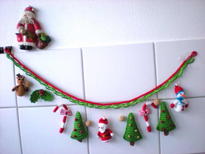 Weihnachtsgirlande Häkelanleitung
